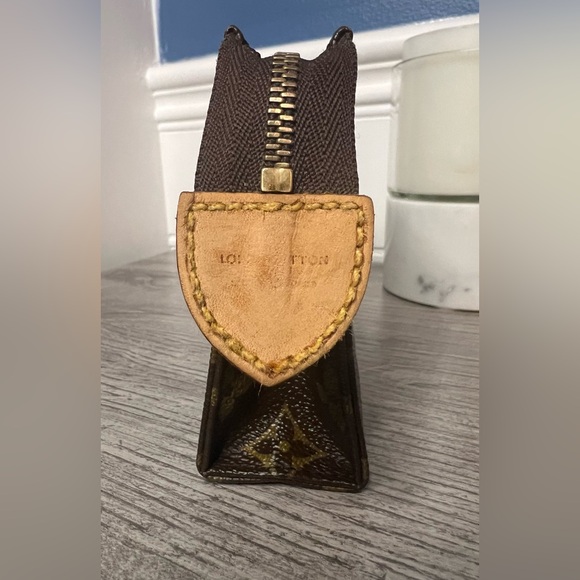 Louis Vuitton Monogram Poche Toilette 15 Cosmetic Pouch - Picture 7 of 13